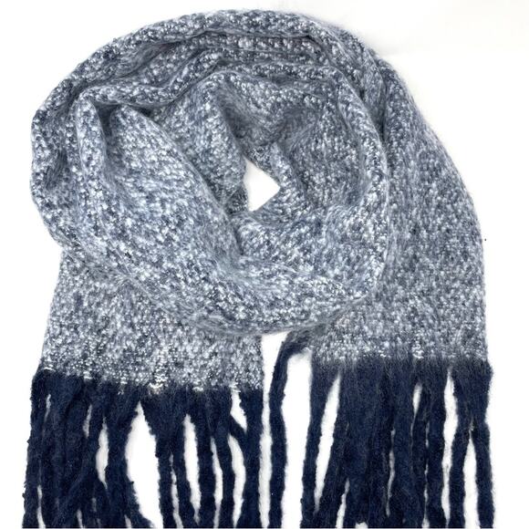 Renne's NYC Women's Soft Plush Scarf in Navy & White Rectangle Scarf w/ Fringe - Picture 3 of 7